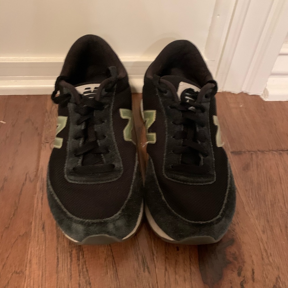 New balance tennis shoes